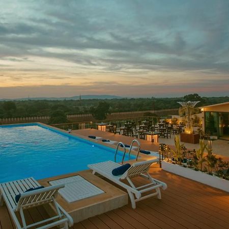 Sunset Palace View Suites Mandalay Buitenkant foto