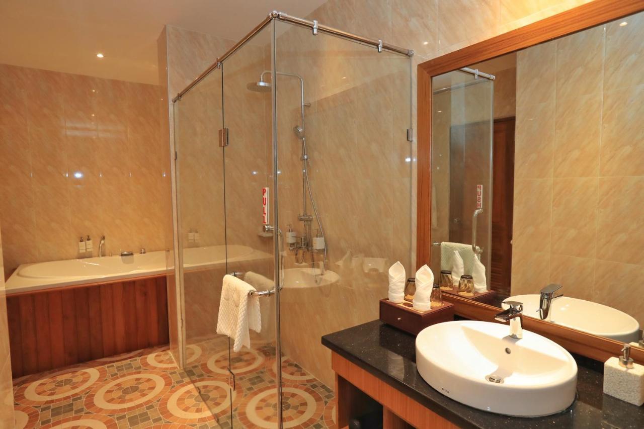 Sunset Palace View Suites Mandalay Buitenkant foto