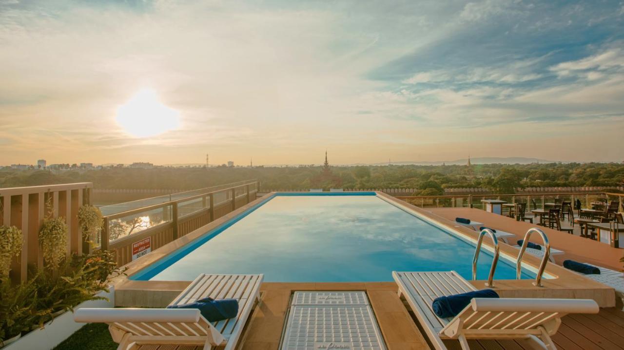 Sunset Palace View Suites Mandalay Buitenkant foto